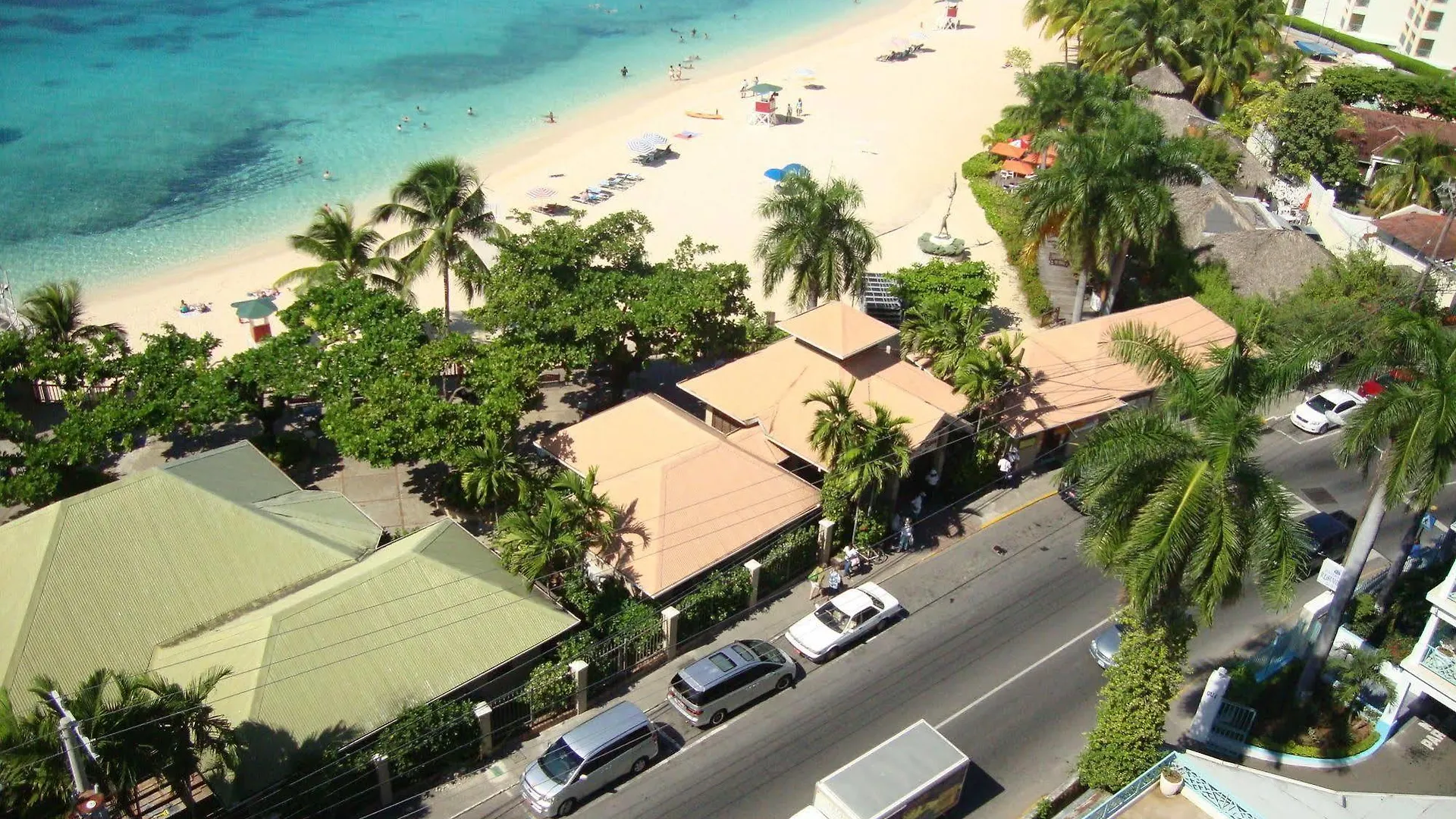 Ocean Suite Beach Front At Mobay Club Montego Bay Lägenhet